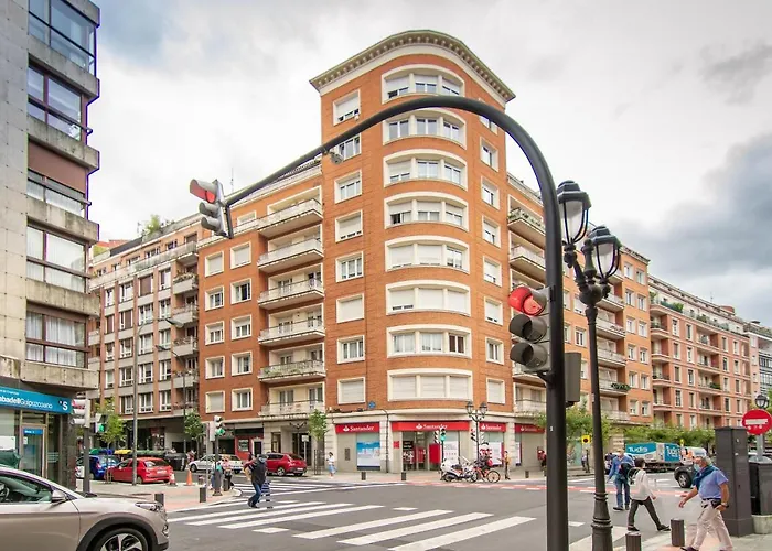 Elegante Y Recién Reformado En Abando *